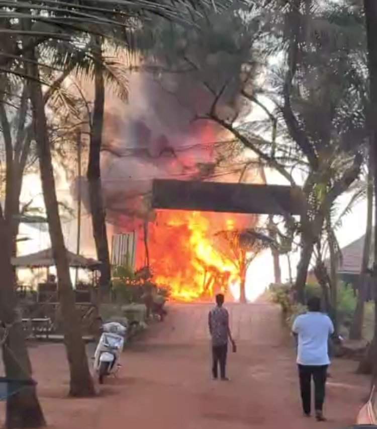 तोंडवळी तळाशील समुद्रकिनारी होड्या जळून खाक