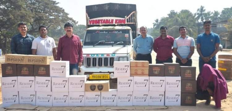 बेकायदा दारू वाहतूक करणाऱ्या एकावर इन्सुली येथे कारवाई