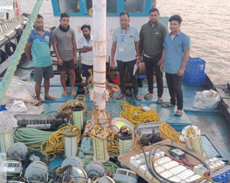 अनधिकृत LED मासेमारी करणाऱ्या तीन नौकांवर मत्स्यव्यवसाय विभागाकडून कारवाई
