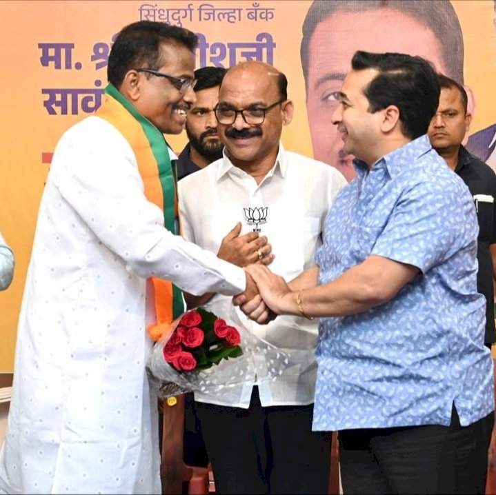 सतीश सावंत यांनी कमळ घेतले हाती...