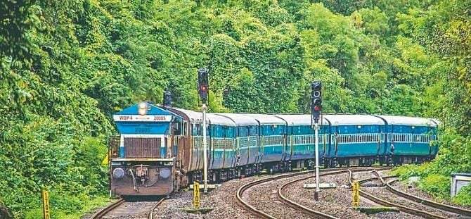 कोकण रेल्वे मार्गाच्या दुहेरीकरणासाठी हालचाली.... दोन टप्प्यांच्या व्यवहार्यता अभ्यासासाठी निविदा जाहीर