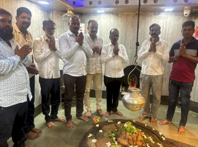 आमदार निलेश राणे यांच्या वाढदिवसानिमित्त श्री देव कुणकेश्वर मंदिरात अभिषेक
