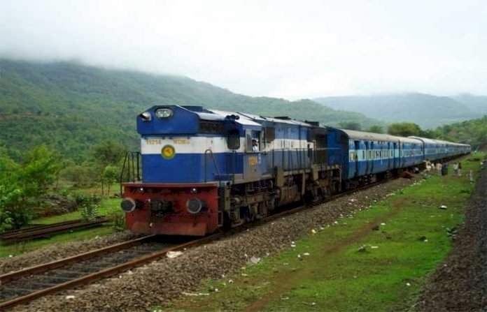दादर-रत्नागिरी पॅसेंजर सुरू न केल्यास महाराष्ट्र दिनी तीव्र आंदोलनाचा इशारा