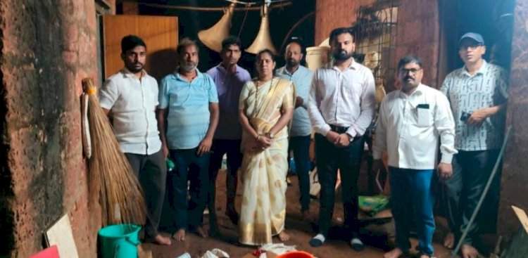 करूळ येथील नुकसानग्रस्त घराची सभापती सिद्धेश रावराणेंकडून पाहणी.