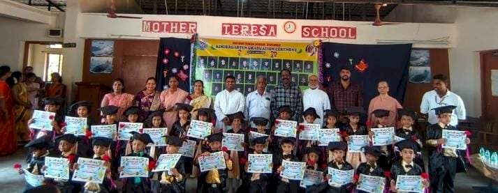 वेंगुर्ला मदर तेरेसा स्कूलचा पूर्व-प्राथमिक पदवीदान समारंभ उत्साहात संपन्न