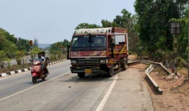 ओरोस येथे मुंबई-गोवा महामार्गावर अपघात, सुदैवाने जीवितहानी टळली