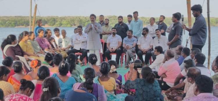 कालावल खाडीतील वाळू उपसा कायमचा बंद होणार...आमदार निलेश राणे यांचे आश्वासन