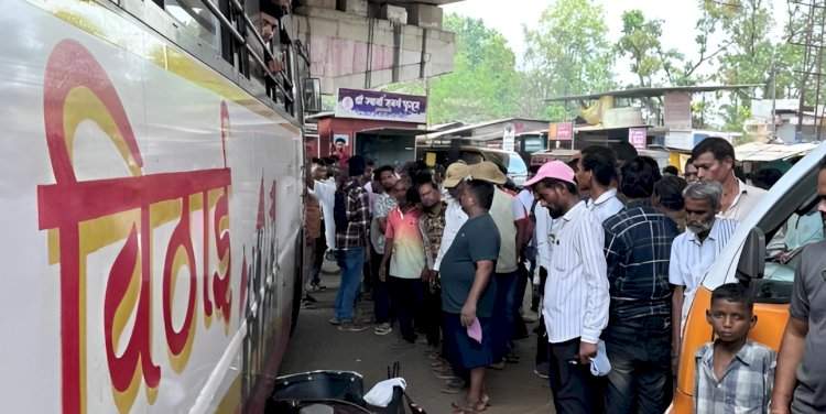 वेगाने येणारी दुचाकी बसखाली...कणकवली बसस्थानकासमोरील घटना