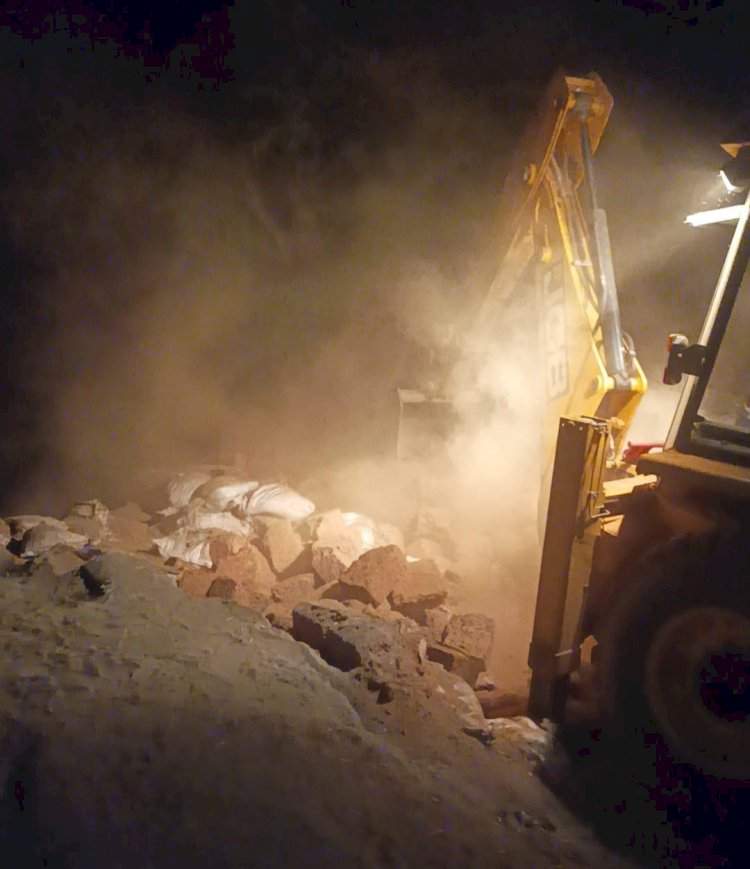 कर्ली नदीकाठी बेकायदेशीर वाळू रॅम्पवर प्रशासनाचा हातोडा