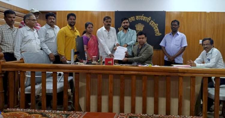 'गो सन्मान अभियान' अंतर्गत गायीला राष्ट्रमाता घोषित करा.......वैभववाडीत तहसीलदारांना निवेदन