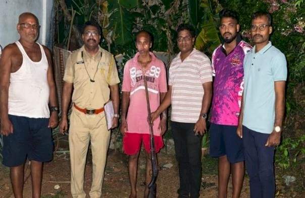 विनापरवाना ठासणीची बंदूक बाळगल्या प्रकरणी दाभोली येथील एका विरोधात गुन्हा दाखल