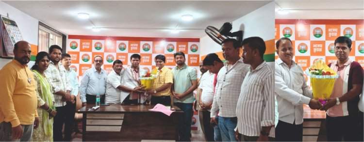 एसटी कर्मचाऱ्याच्या सतर्कतेने चोरी टळली,भाजपाने केला सत्कार