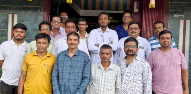 शाळांकडून वह्या-पेन विक्रीची सक्ती.....सिंधुदुर्गातील स्टेशनरी व्यावसायिकांवर उपासमारीची वेळ.....आंदोलनाचा इशारा