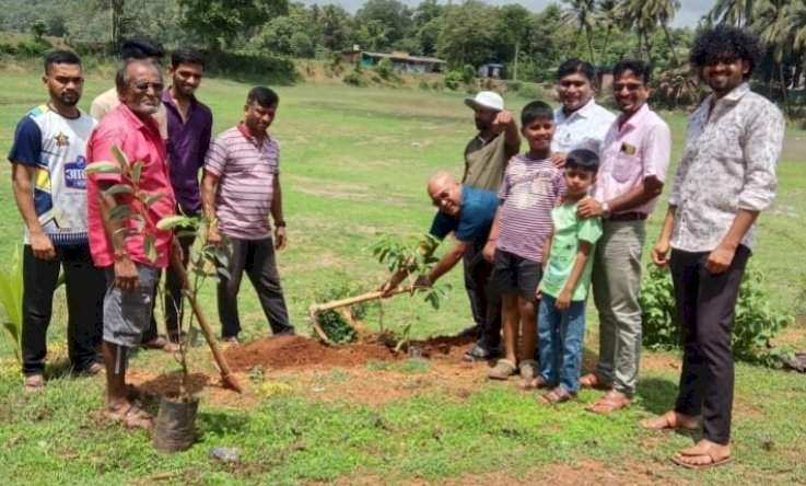 मनसेच्यावतीने श्री देव कलेश्वर मंदिर तलाव येथे वृक्षांचे रोपण......मनसे अध्यक्ष राज ठाकरे यांच्या वाढदिवसाचे औचित्य.....मनसे उपजिल्हाध्यक्ष कुणाल किनळेकर यांची संकल्पना