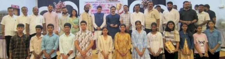 स्वतःला इतके सक्षम व यशस्वी करा की दुनिया तुमच्या मागे येईल.....आमदार निलेश राणे यांचे प्रतिपादन