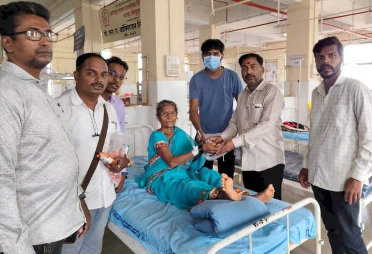 राज ठाकरे यांच्या वाढदिवसानिमित्त मनविसेच्यावतीने कणकवली रुग्णालयात रुग्णांना फळेवाटप  