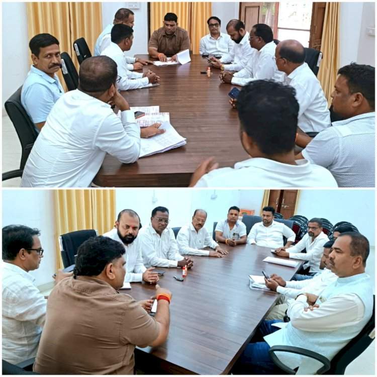सावंतवाडी विधानसभा मतदारसंघातील प्रमुख पदाधिकाऱ्यांची  जिल्हाप्रमुख वैभव नाईक यांच्या उपस्थितीत बैठक संपन्न 