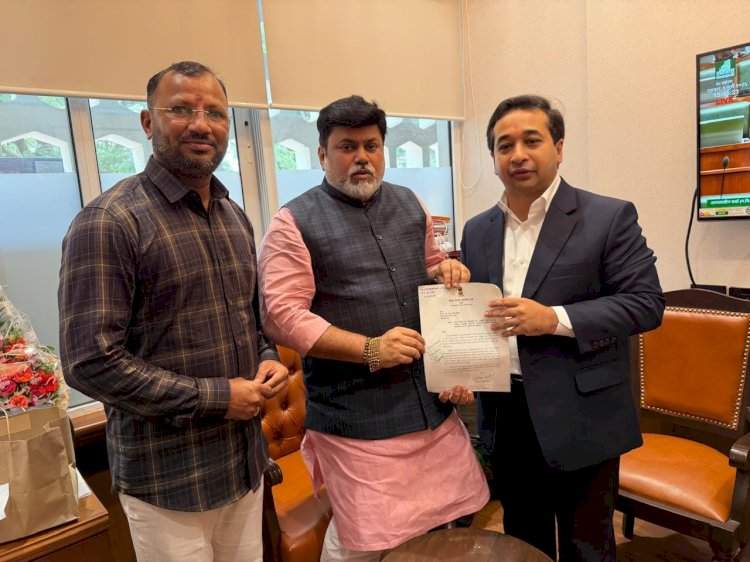 नाधवडे येथे एमआयडीसीसाठी पालकमंत्री नितेश राणेंनी दिले निवेदन.....२८ एकर शासकीय जागेत एमआयडीसीची केली मागणी