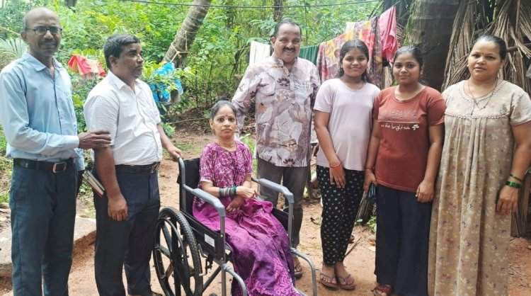 उभादांड्यातील दिव्यांग भगिनीला व्हीलचेअर प्रदान.....साईकृपा संस्थेचा सामाजिक बांधिलकीचा आदर्श उपक्रम