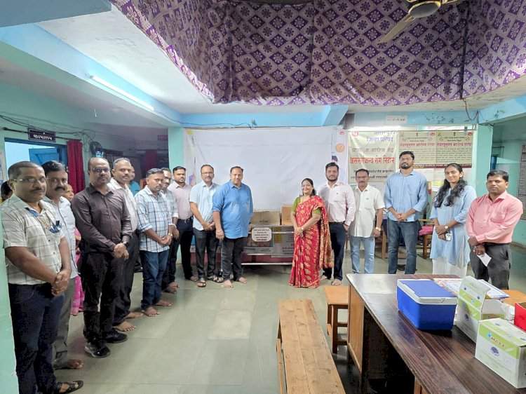 तुळस प्राथमिक आरोग्य केंद्राला ६० हजारांचे आरोग्य साहित्य वाटप....रोटरी क्लब वेंगुर्ला आणि झांट्ये काजू यांच्या संयुक्त विद्यमाने वाटप....५० प्रकारची औषधे आणि स्ट्रेचरचा समावेश