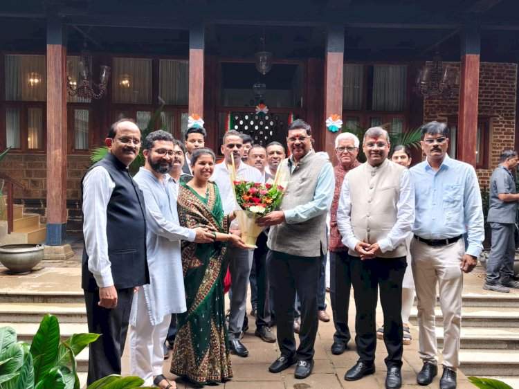 माजी सरन्यायाधीश बी. आर. गवई यांचे पाटेकर देवस्थानला दर्शन