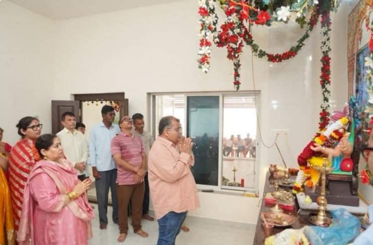 गणेशोत्सवात रविंद्र चव्हाणांचे मूळ गावी बाप्पाला साकडे