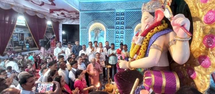 सिंधुदुर्ग राजाचे दर्शन घेत खासदार नारायण राणे यांच्या हस्ते महाआरती